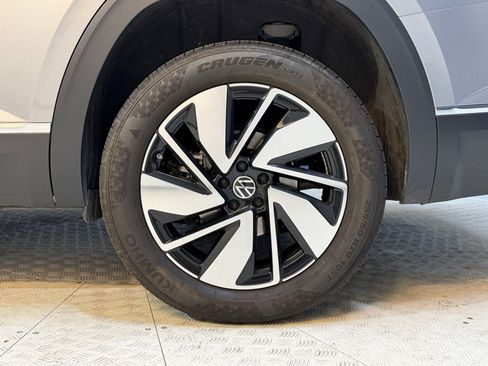 Used 2024 Volkswagen Atlas SEL AWD/4WD image 11
