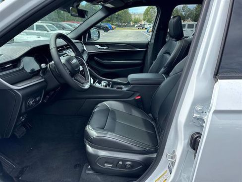 New 2025 Jeep Grand Cherokee Limited w/ Black Appearance Package image 7