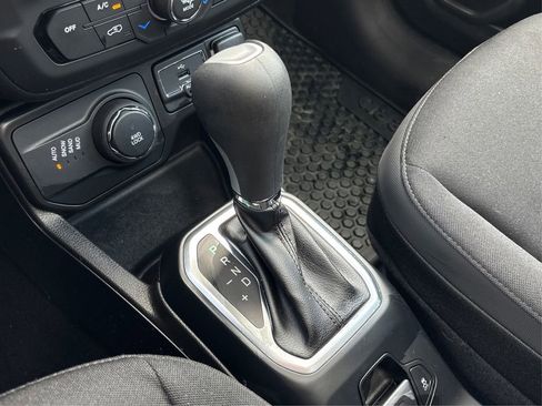 Used 2023 Jeep Renegade Latitude w/ Sun/Sound Group AWD/4WD image 31