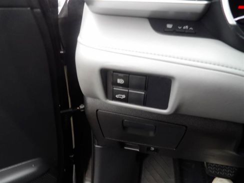 Used 2021 Toyota Highlander XLE image 31