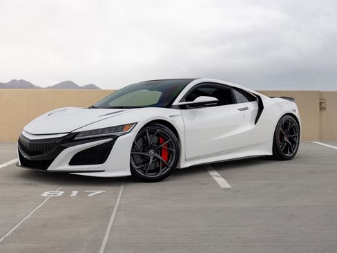 Used 2017 Acura NSX image 1