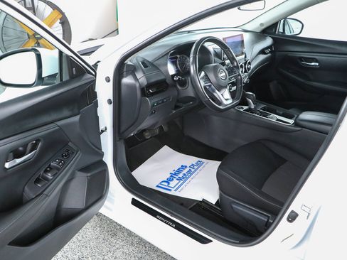 Used 2025 Nissan Sentra SV w/ All-Weather Package FWD image 3