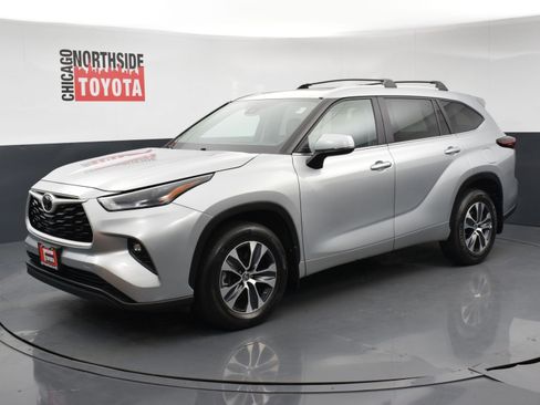 Used 2024 Toyota Highlander XLE AWD/4WD image 8