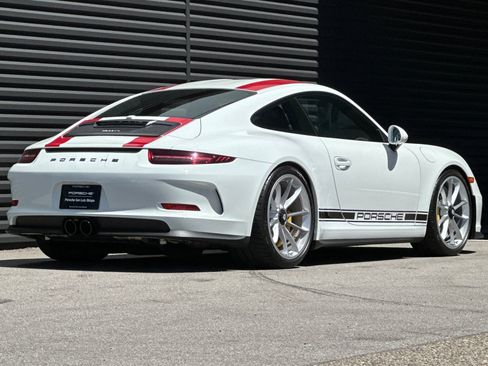 Used 2016 Porsche 911 R RWD image 8