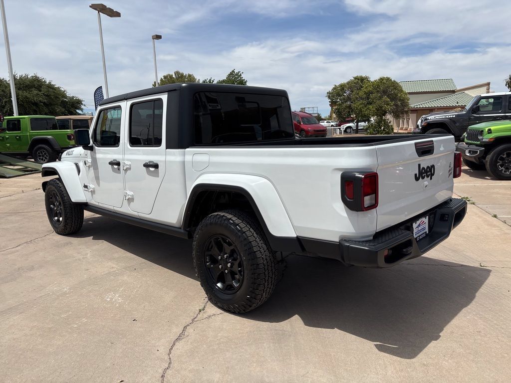 Used 2022 Jeep Gladiator Sport AWD/4WD image 7