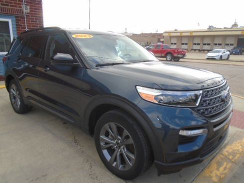 Used 2023 Ford Explorer XLT w/ Equipment Group 202A image 10
