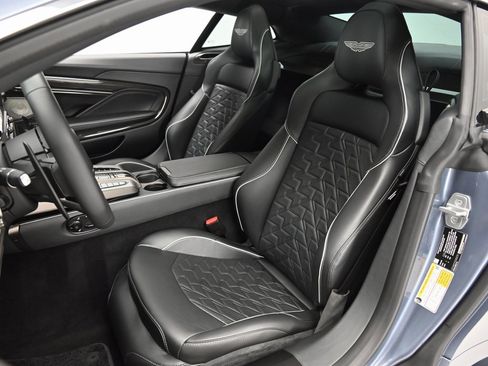Used 2025 Aston Martin Vanquish image 13