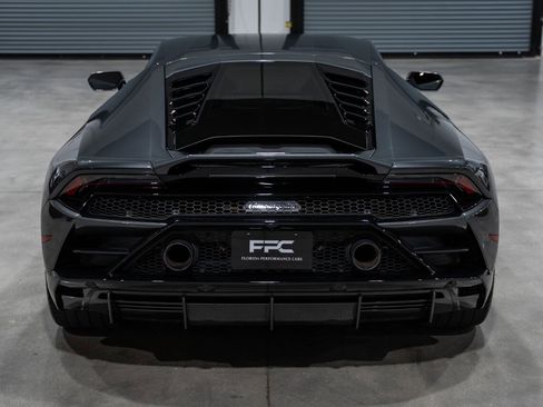 Used 2020 Lamborghini Huracan EVO image 5