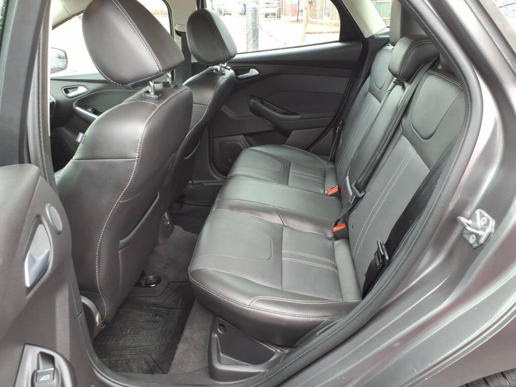 Used 2013 Ford Focus Titanium w/ Titanium Handling Pkg FWD image 10
