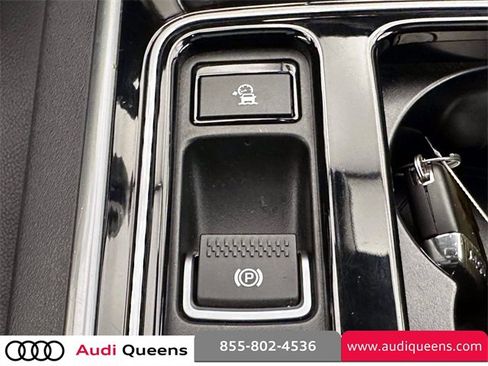 Used 2017 Jaguar XF Premium image 20