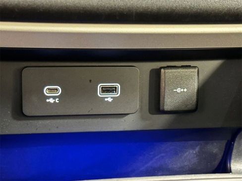 Used 2020 Land Rover Defender 110 First Edition image 27