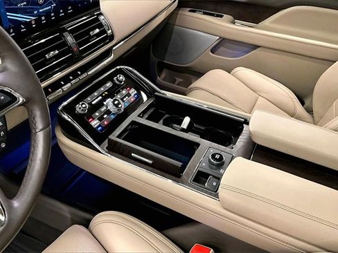Used 2024 Lincoln Navigator Reserve image 15