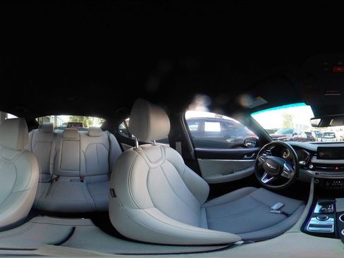 Used 2025 Genesis G70 2.5T image 42