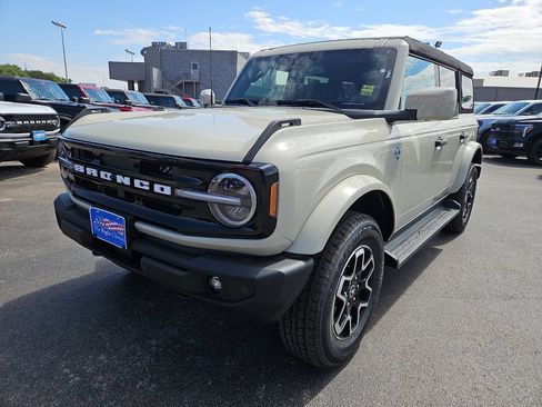 New 2026 Ford Bronco Outer Banks AWD/4WD image 4
