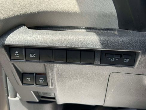Used 2022 Toyota Sienna LE FWD image 28