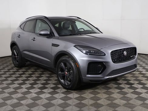 Used 2022 Jaguar E-PACE SE image 2