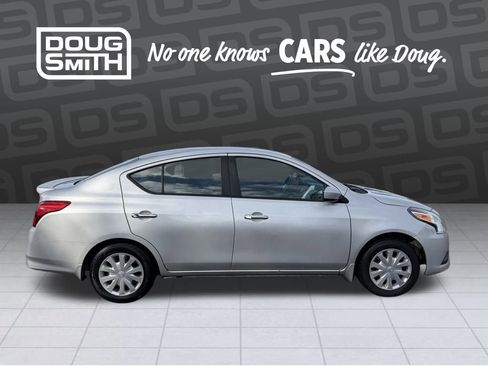 Used 2015 Nissan Versa SV image 6
