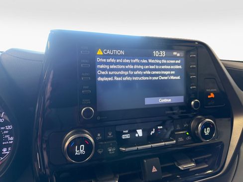 Used 2021 Toyota Highlander LE AWD/4WD image 21