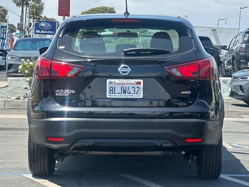 Used 2018 Nissan Rogue Sport S AWD/4WD image 5