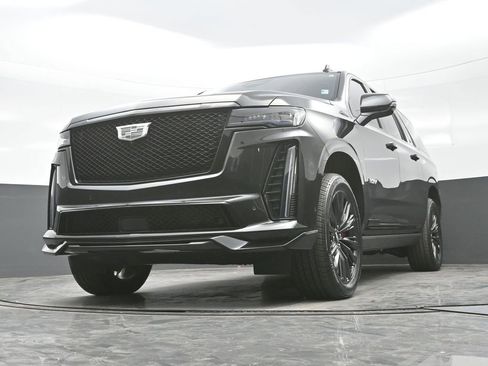 Certified 2024 Cadillac Escalade ESV V w/ LPO, ONYX Package AWD/4WD image 21
