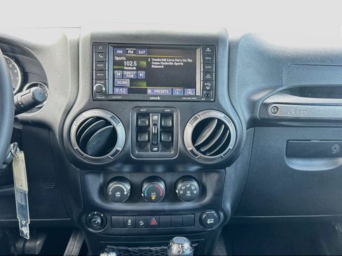Used 2017 Jeep Wrangler Unlimited Sport w/ Quick Order Package 24S AWD/4WD image 22