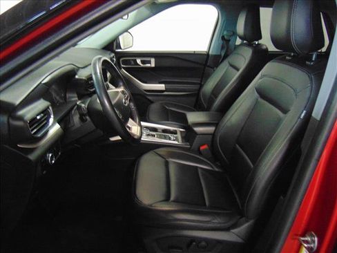 Used 2023 Ford Explorer XLT w/ Equipment Group 202A AWD/4WD image 10