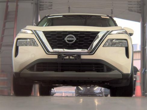 Used 2023 Nissan Rogue SV AWD/4WD image 3