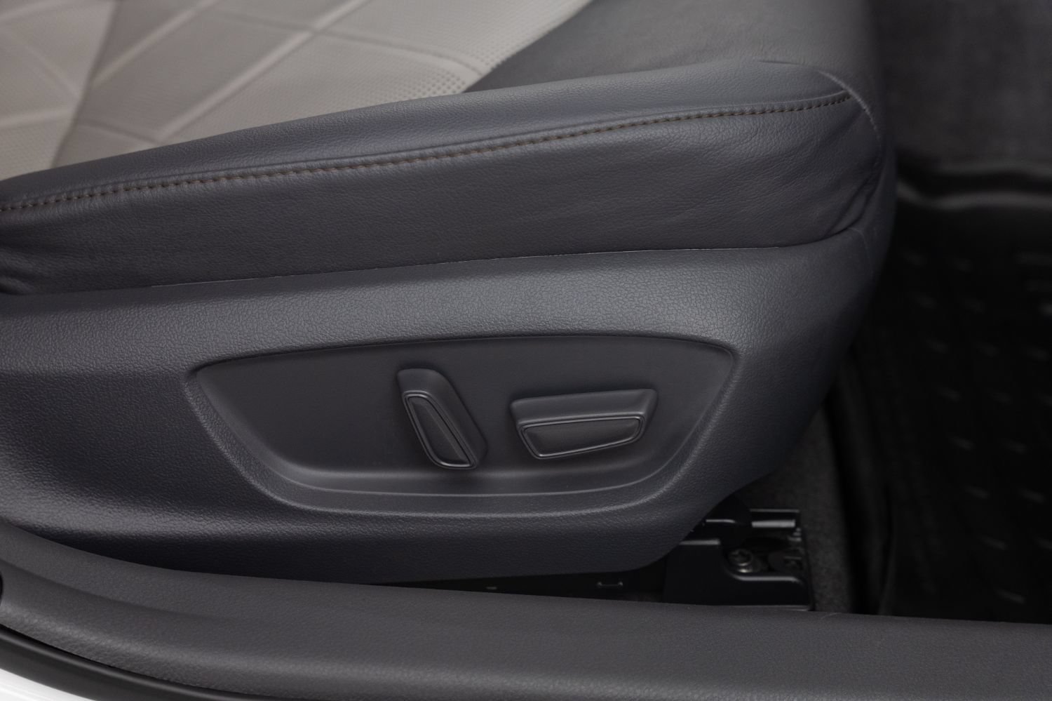 Used 2019 Toyota Camry XLE FWD image 28