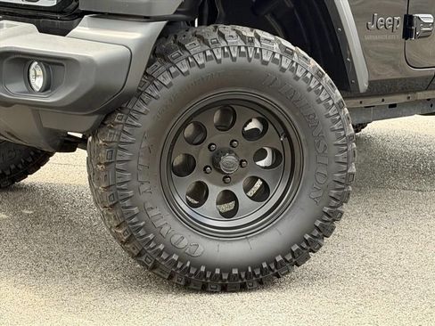 Used 2025 Jeep Wrangler Sport AWD/4WD image 28