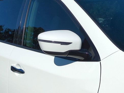 Used 2019 Nissan Pathfinder S image 12