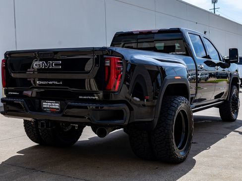 Used 2024 GMC Sierra 3500 Denali Ultimate AWD/4WD image 10