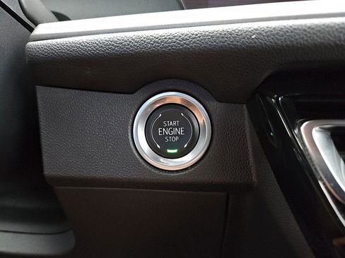 Used 2024 Chevrolet Traverse LT image 24