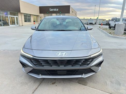 New 2025 Hyundai Elantra SEL image 8