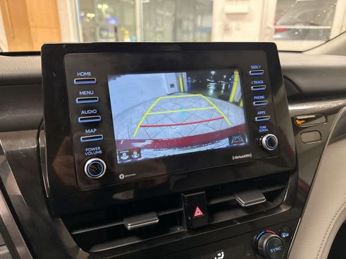 Used 2022 Toyota Camry SE image 31