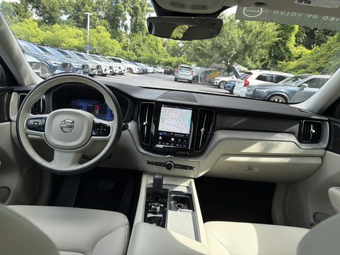 Certified 2024 Volvo XC60 B5 Plus AWD/4WD image 30