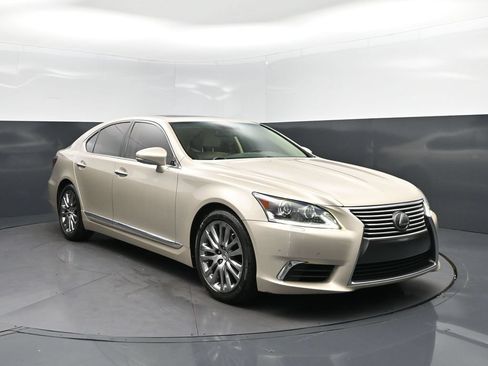 Used 2016 Lexus LS 460 w/ Comfort Package RWD image 9