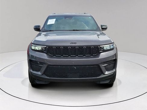 Used 2023 Jeep Grand Cherokee Altitude image 2