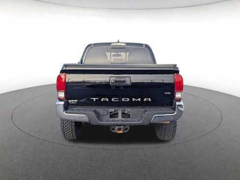 Used 2017 Toyota Tacoma TRD Off-Road image 7