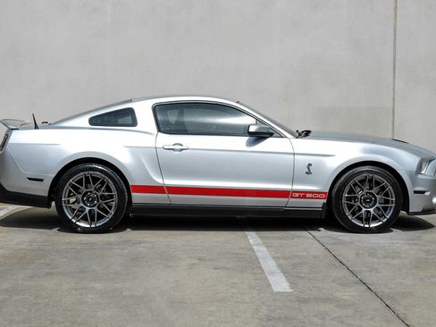 Used 2012 Ford Mustang Shelby GT500 w/ SVT Performance Pkg image 7