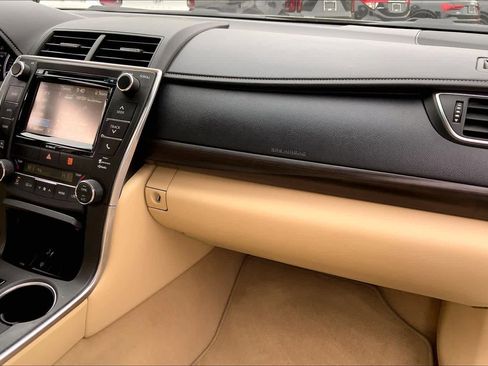 Used 2017 Toyota Camry XLE FWD image 19