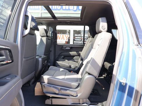 New 2026 Chevrolet Suburban Premier AWD/4WD image 28