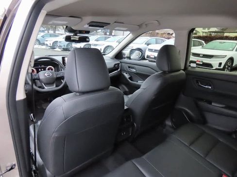 Used 2025 Nissan Rogue SL image 15