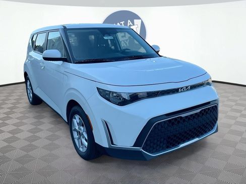 Certified 2024 Kia Soul LX w/ Option Group 015 FWD image 3