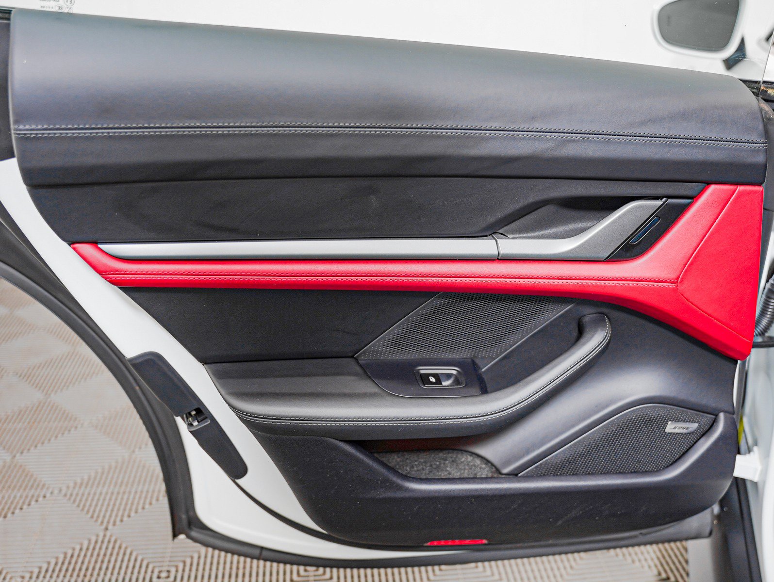 Certified 2025 Porsche Taycan w/ Premium Package RWD image 26