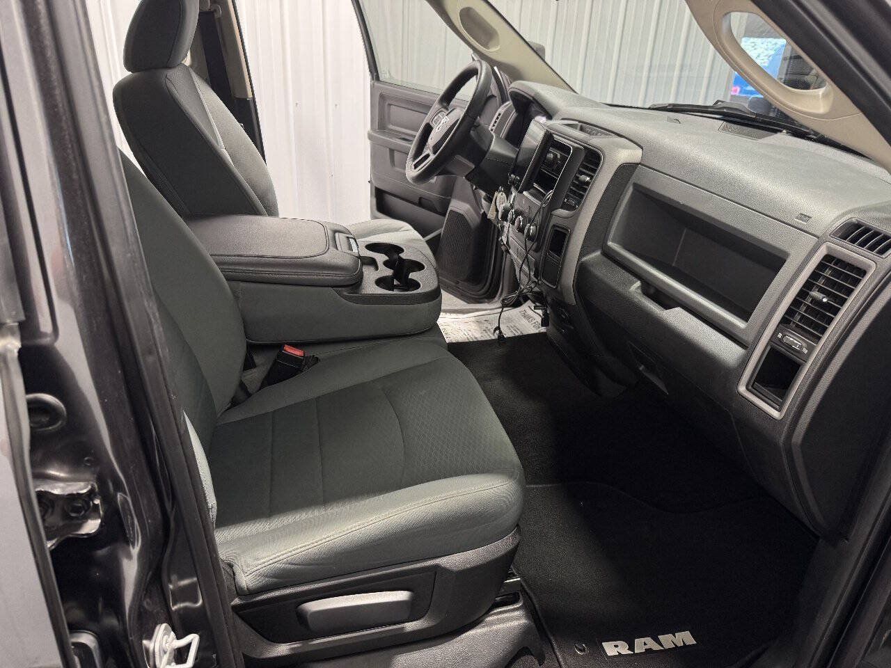 Used 2017 RAM 1500 Express AWD/4WD image 11