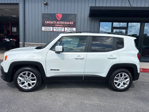 Used 2018 Jeep Renegade Latitude FWD image 2
