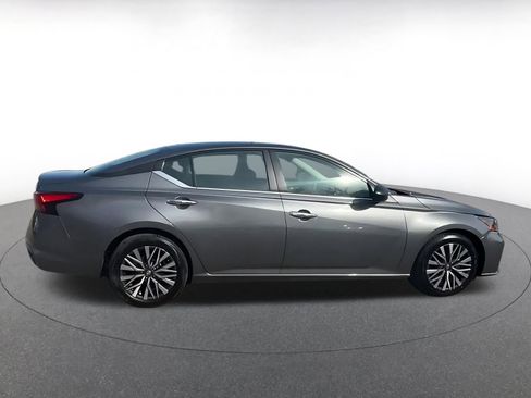 Used 2025 Nissan Altima 2.5 SV image 16