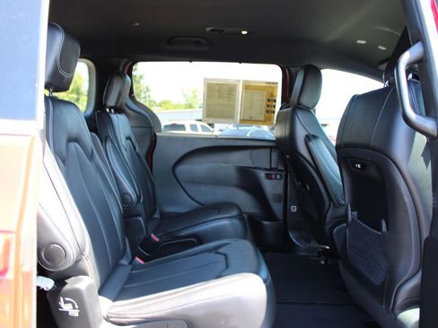 Used 2025 Chrysler Pacifica Select FWD image 31