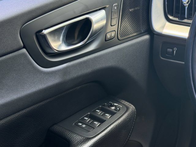 Used 2019 Volvo XC60 T5 Momentum w/ Multimedia Package FWD image 24