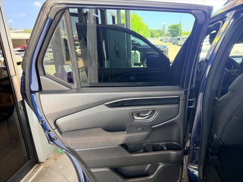 Used 2025 Honda Pilot Sport image 23